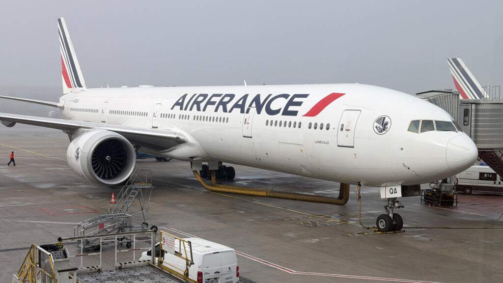Air France bets on caviar and champagne to lure luxury flyers