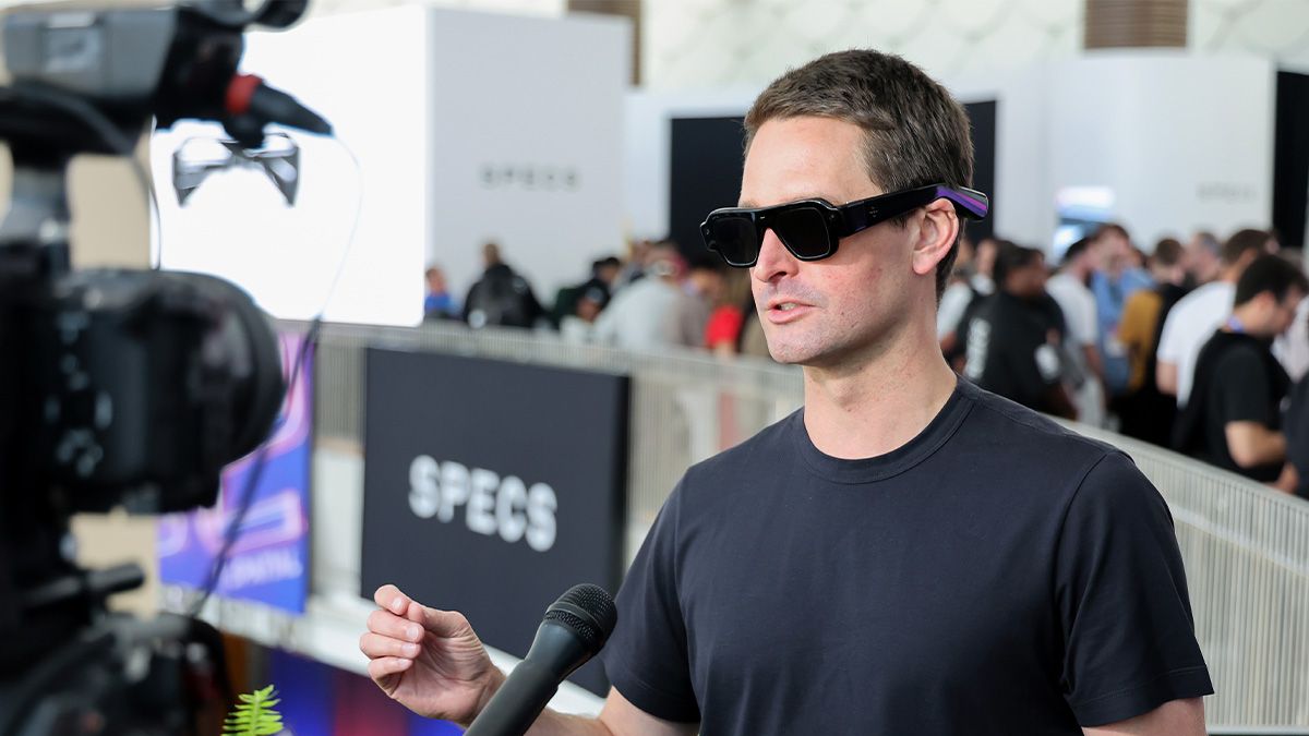 Can Snap’s Evan Spiegel Sell You a Computer for Your Face?