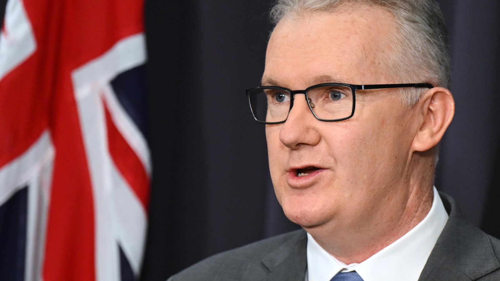 Foreign students to face tough restrictions on bringing in family under Labor’s immigration plan
