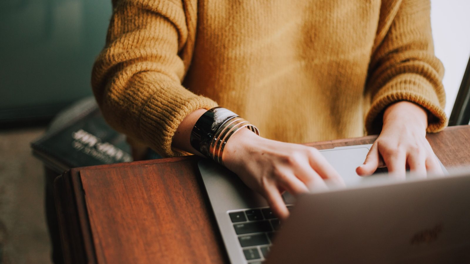 GenAI use among online adult learners associated with academic performance and technology confidence