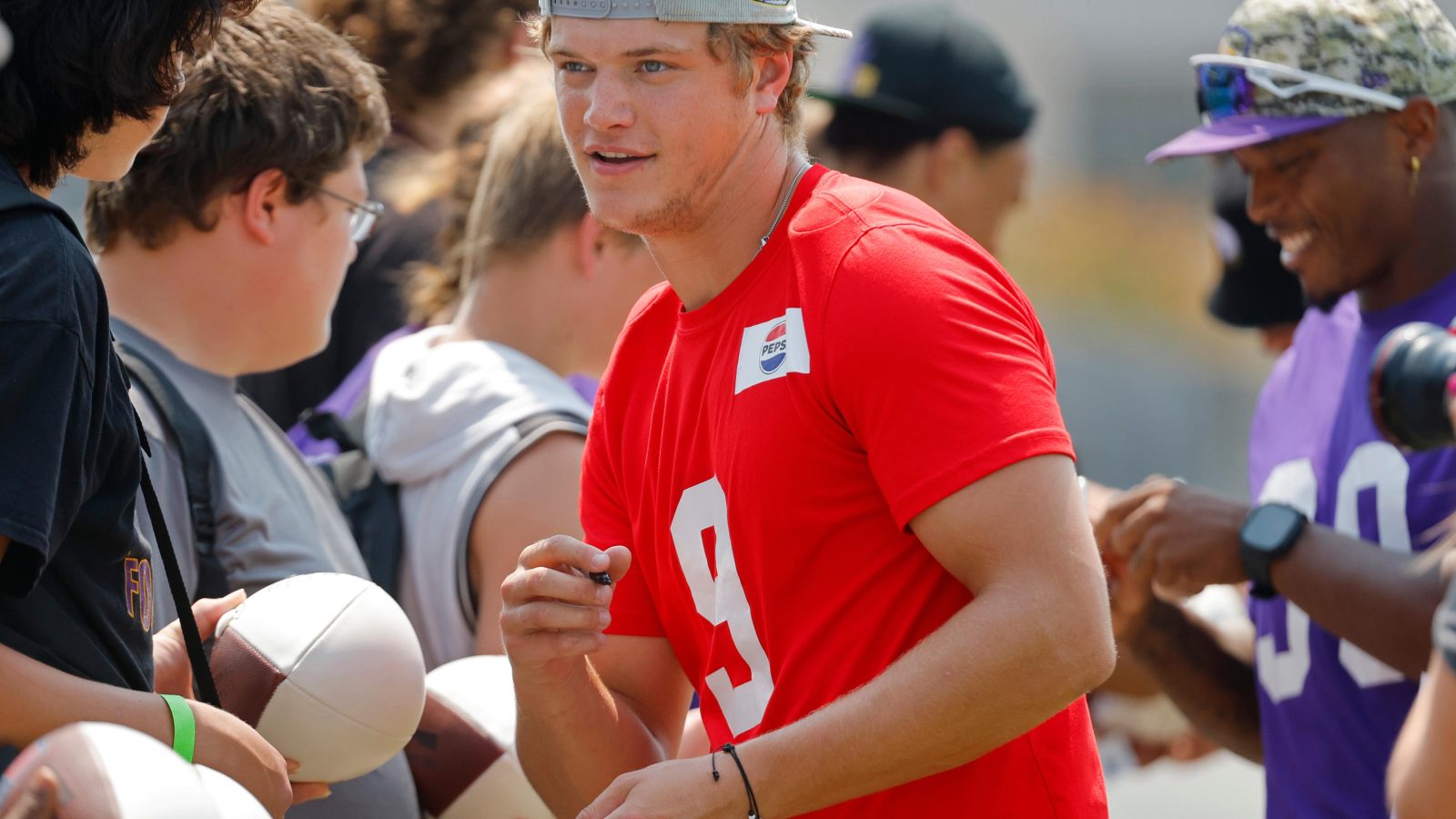 Giants trade for Vikings quarterback JJ McCarthy with Jaxson Dart ruled out for season