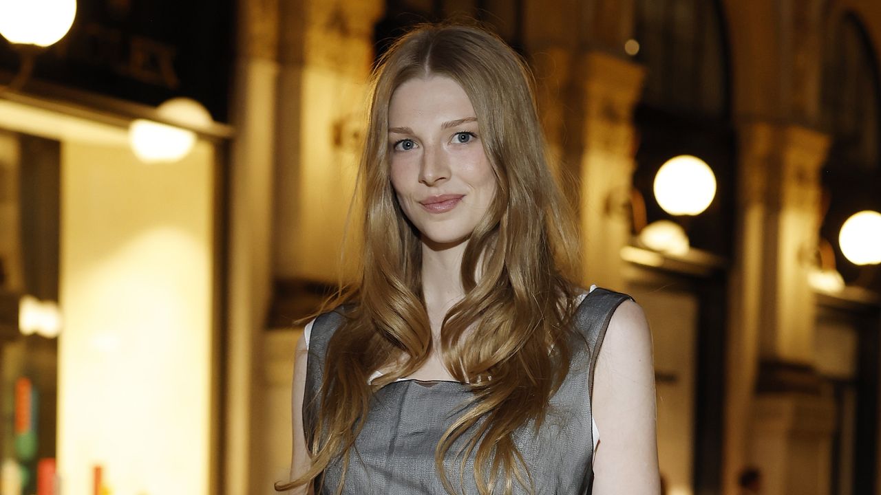 In a Crop Top and Beaded Skirt, Hunter Schafer Brought ’90s Cool Girl Vibes to Vogue World 2026: Milano