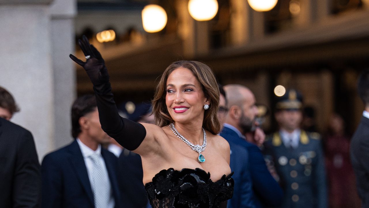 Jennifer Lopez Goes Italian Diva In Dolce & Gabbana at Vogue World 2026: Milano