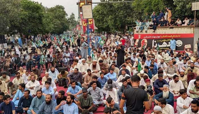 JI to set up over 25 camps in Karachi amid protest against petroleum levy