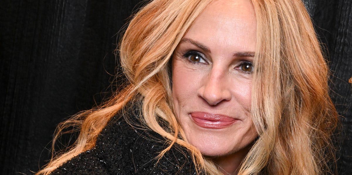 Julia Roberts Debuts ‘Hot Honey Blonde’ Hair