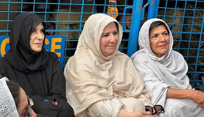 LHC rejects petitions seeking immediate suspension of Imran's sisters detention orders