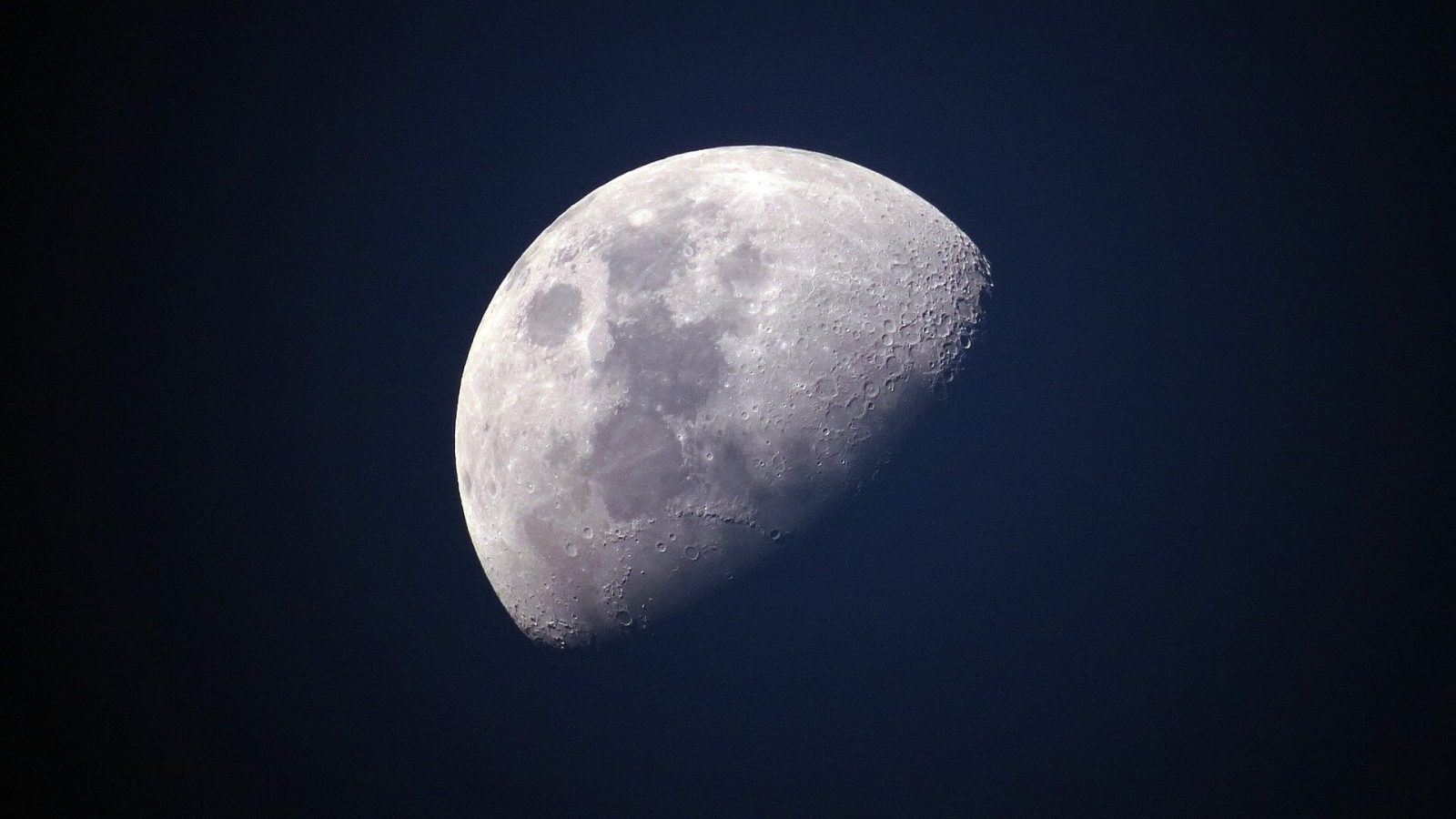 No cities on the moon—there isn't enough water, scientists say