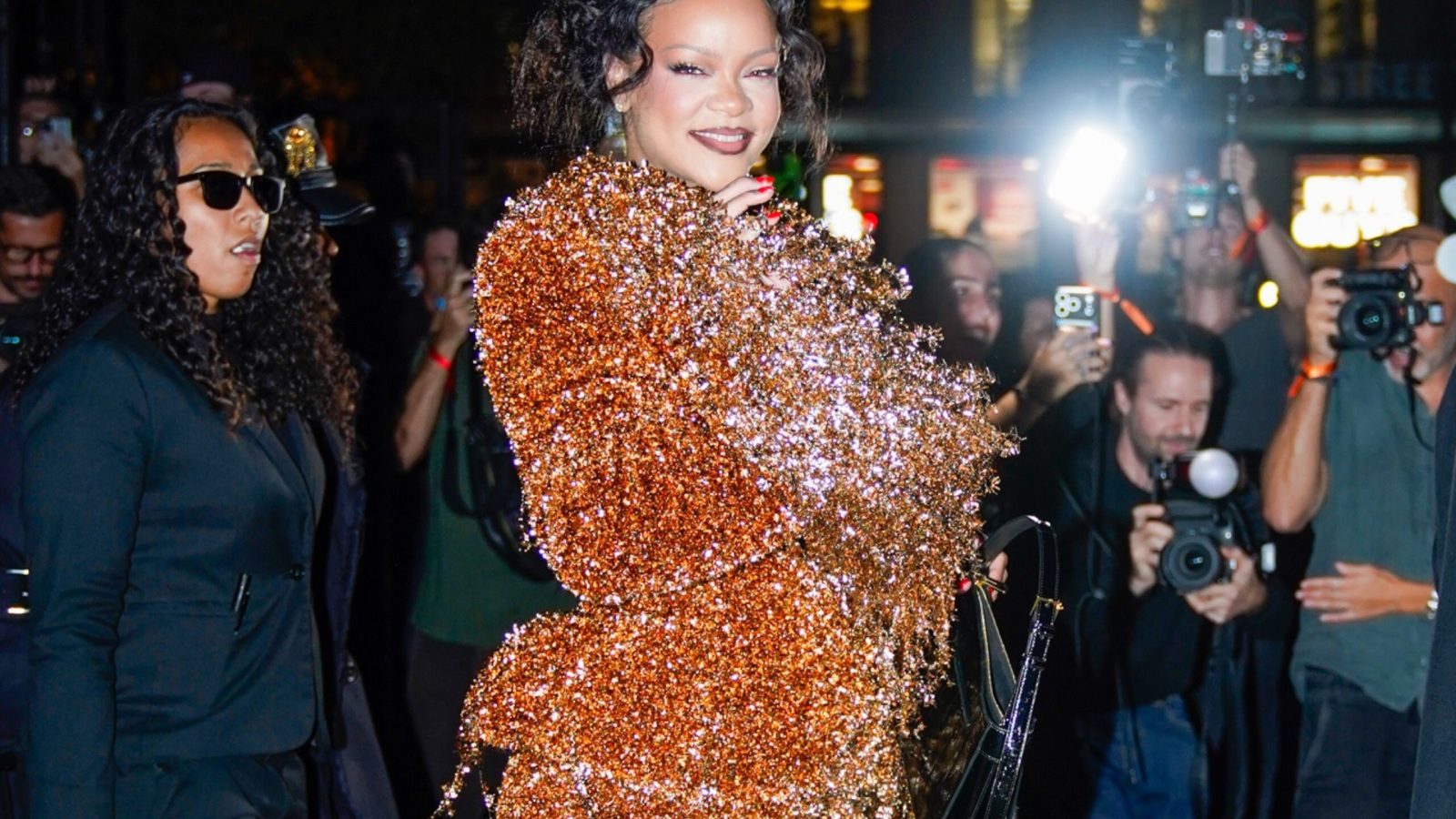 Rihanna Kicks Off Paris Fashion Week With a Statement Look