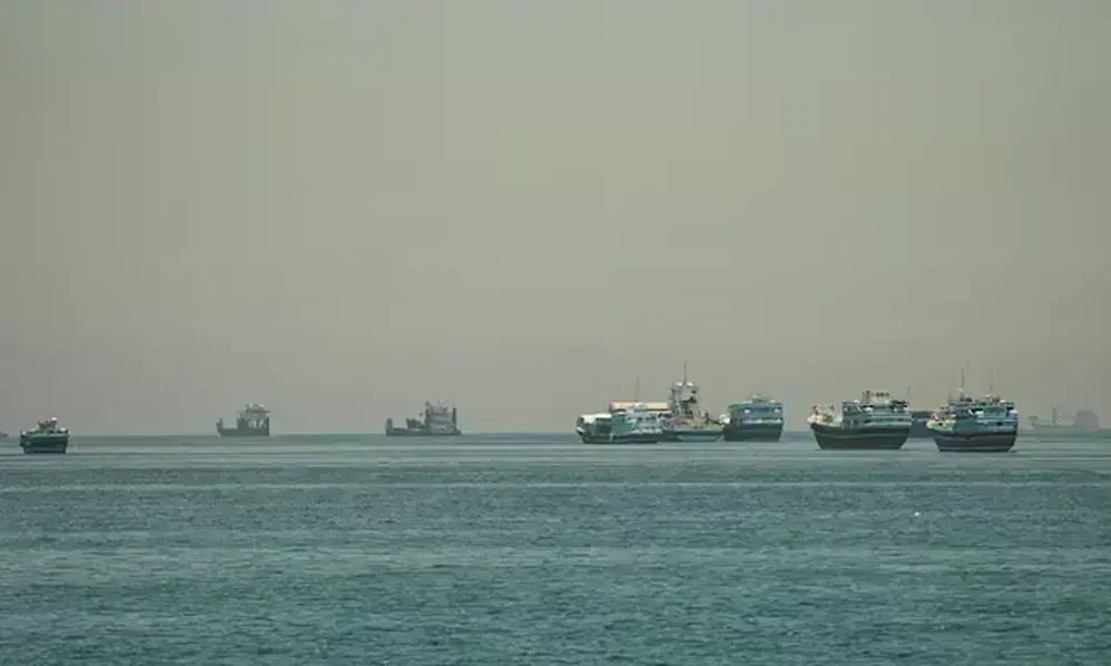 Shipping traffic via Strait of Hormuz stays lower than 10-day average, data shows