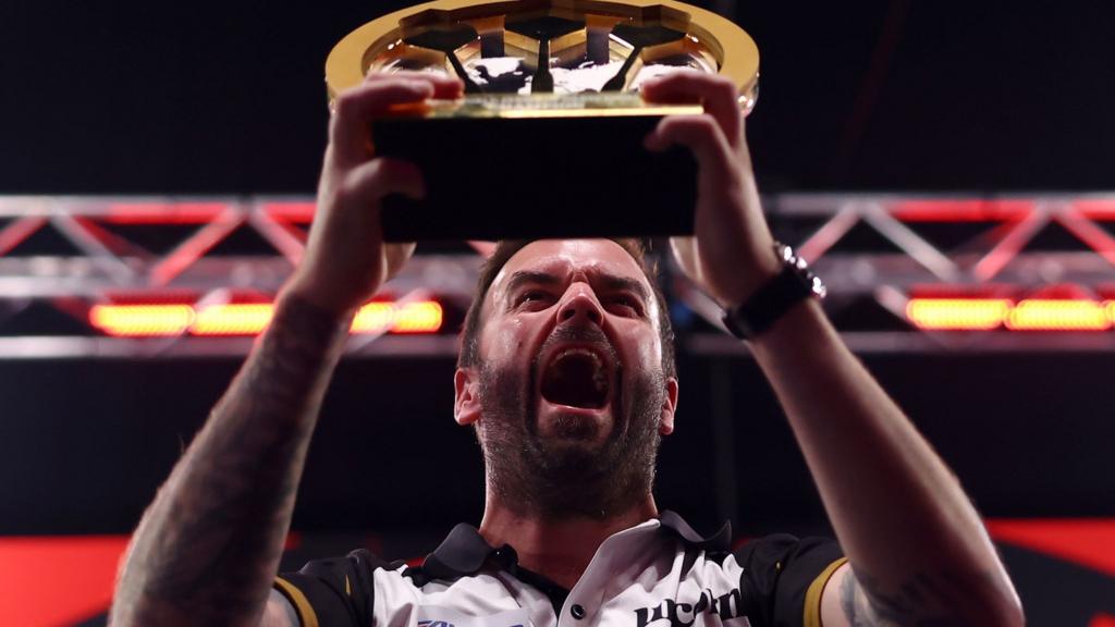 Smith wins World Series of Darts Finals as Littler run ends