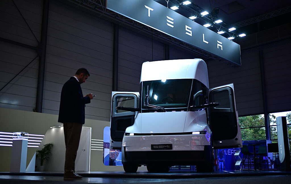 Tesla’s big electric truck faces an even bigger infrastructure challenge