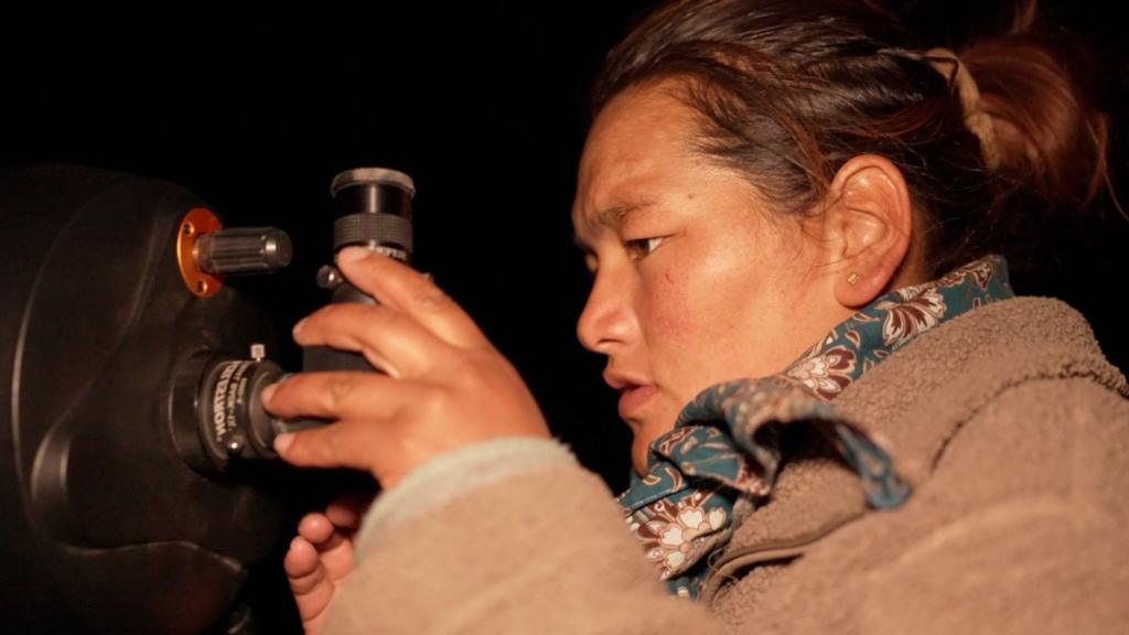 The young women guiding tourists through India's night sky