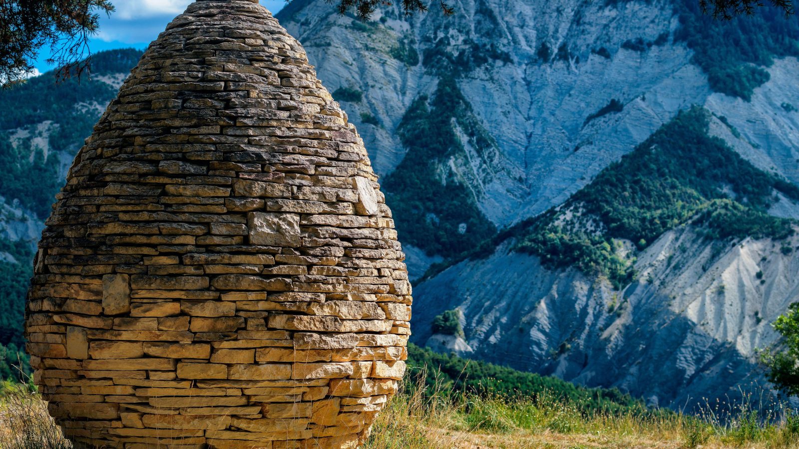 ‘To sleep in a sculpture is a wonderful idea’: a hike along Andy Goldsworthy’s epic art trail in Haute-Provence