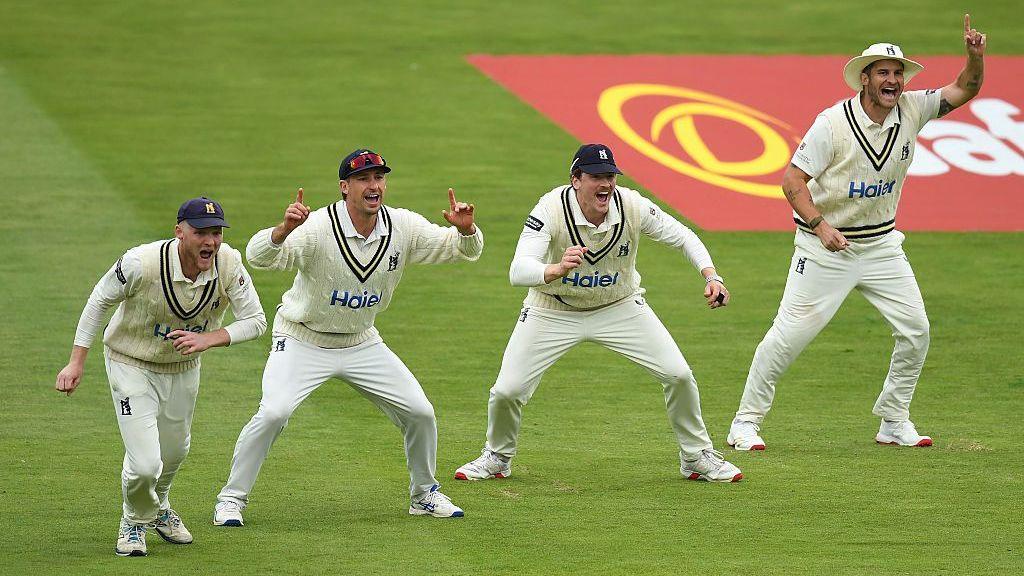 Warwickshire beat Leicestershire to seal ninth Championship title