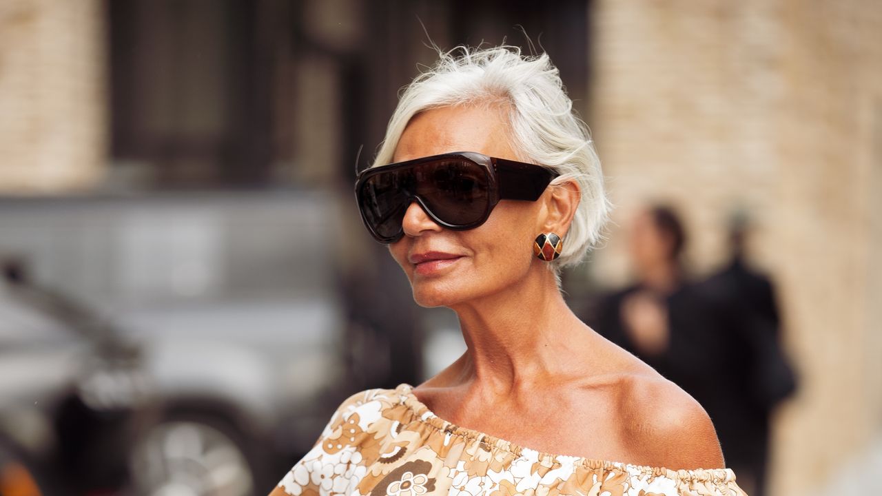 What Is the "Facelift" Manicure? Vogue Investigates
