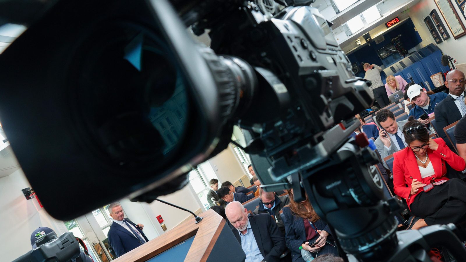 White House television pool resumes after banned news outlets regain access