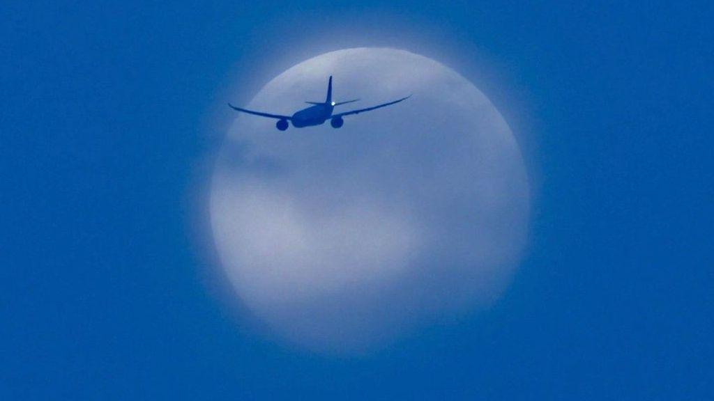 Your pictures of the Harvest Moon shimmering across the UK sky