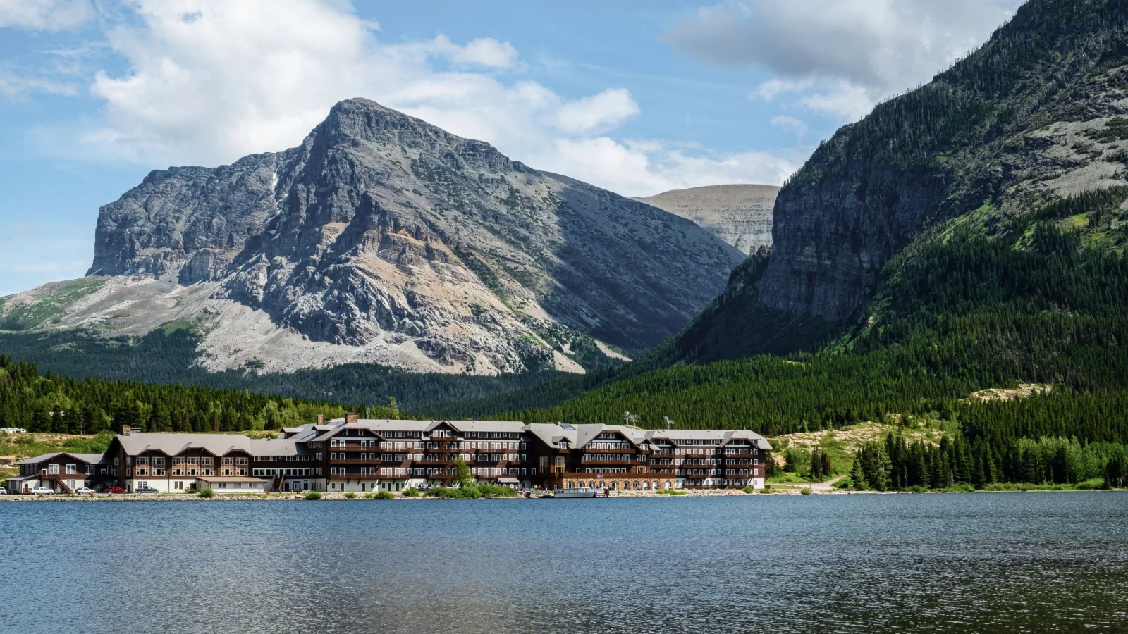 11 Gorgeous Mountain Cities in the US, Plus Where to Stay