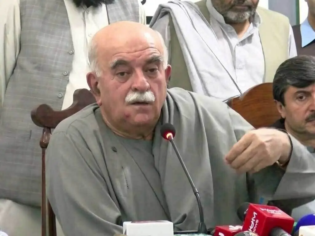 Achakzai asks PTI to respond positively if govt formally approaches it for talks