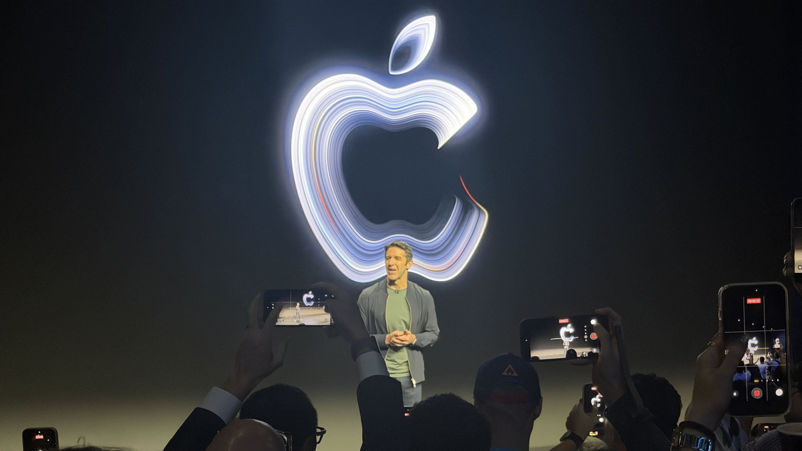 Apple's Pro and Tell event: Live updates as we wait to see a MacBook Pro with a touch screen