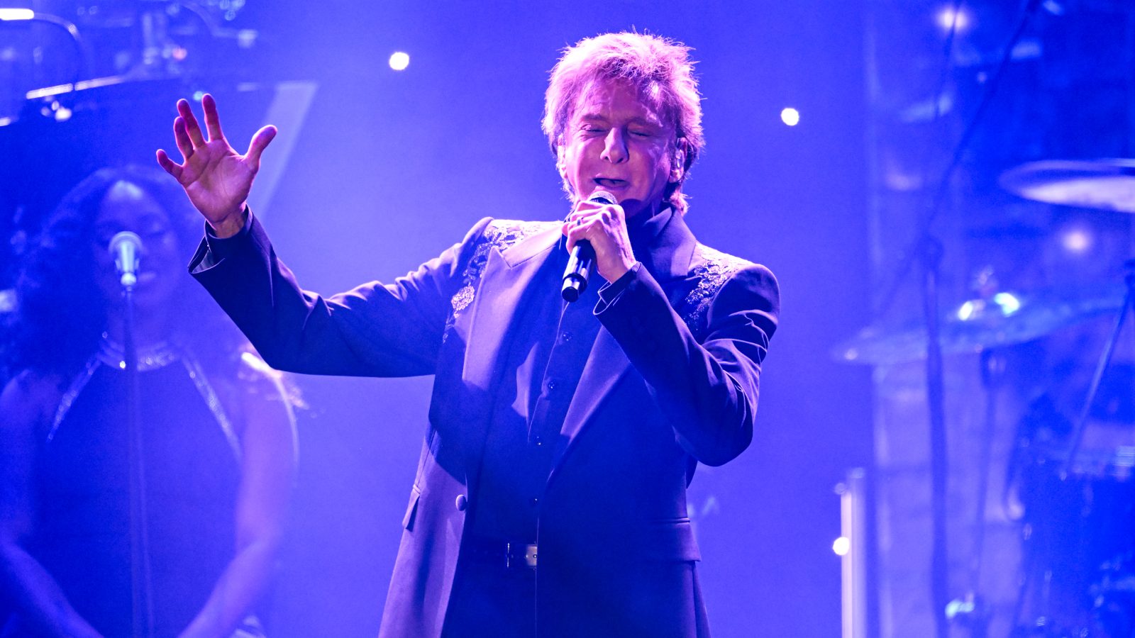 Barry Manilow Cancels Las Vegas Residency Shows Days After Returning to the Stage Post-Cancer Recovery