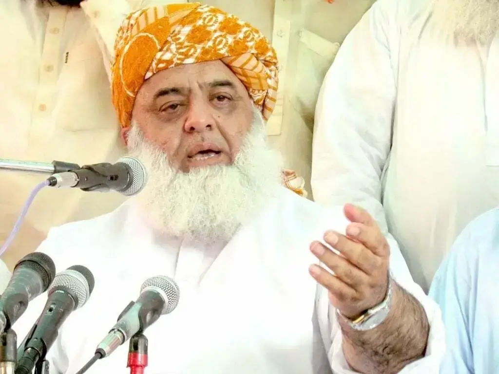 Both govt and PTI approach Fazl to play mediating role