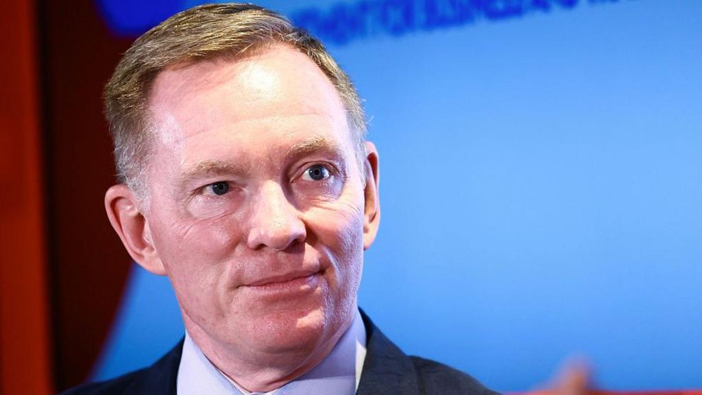 Bryant attacks 'irresponsible' Stormont ministers over budget