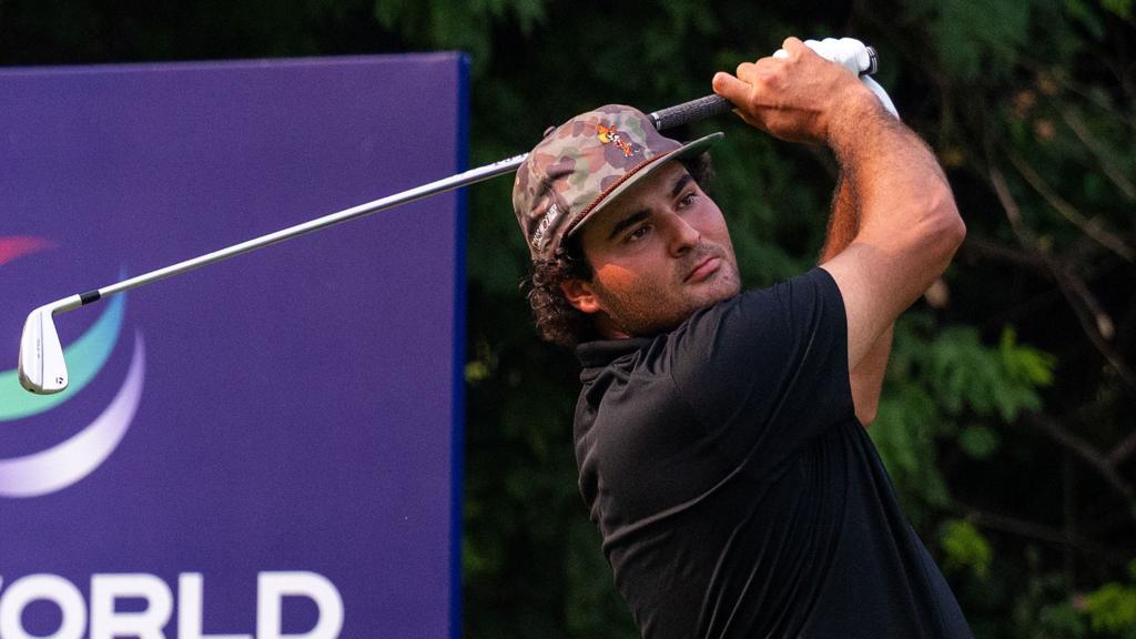 Chacarra leads as McIlroy fades before play halted