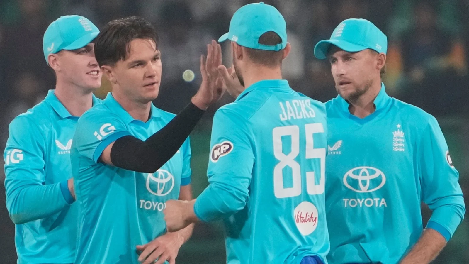 Duckett, Dawson star as England hold off Sri Lanka for consolation win