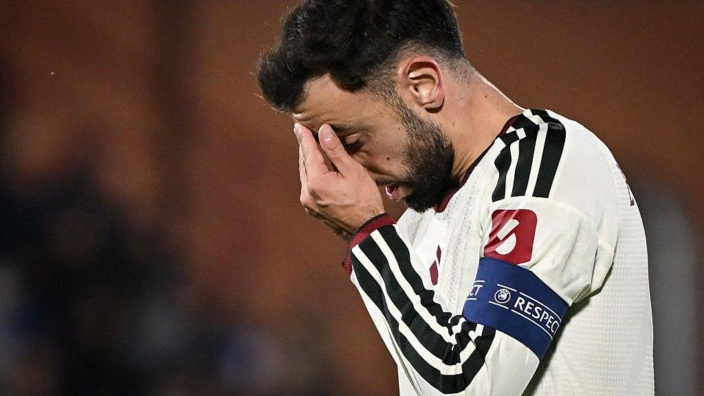 Fernandes rounds on Carrick after Man Utd humiliation