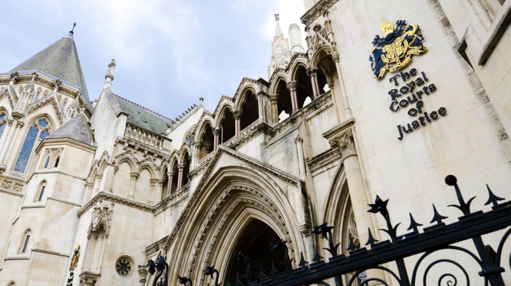 Former Barclays traders have rate-rigging convictions quashed