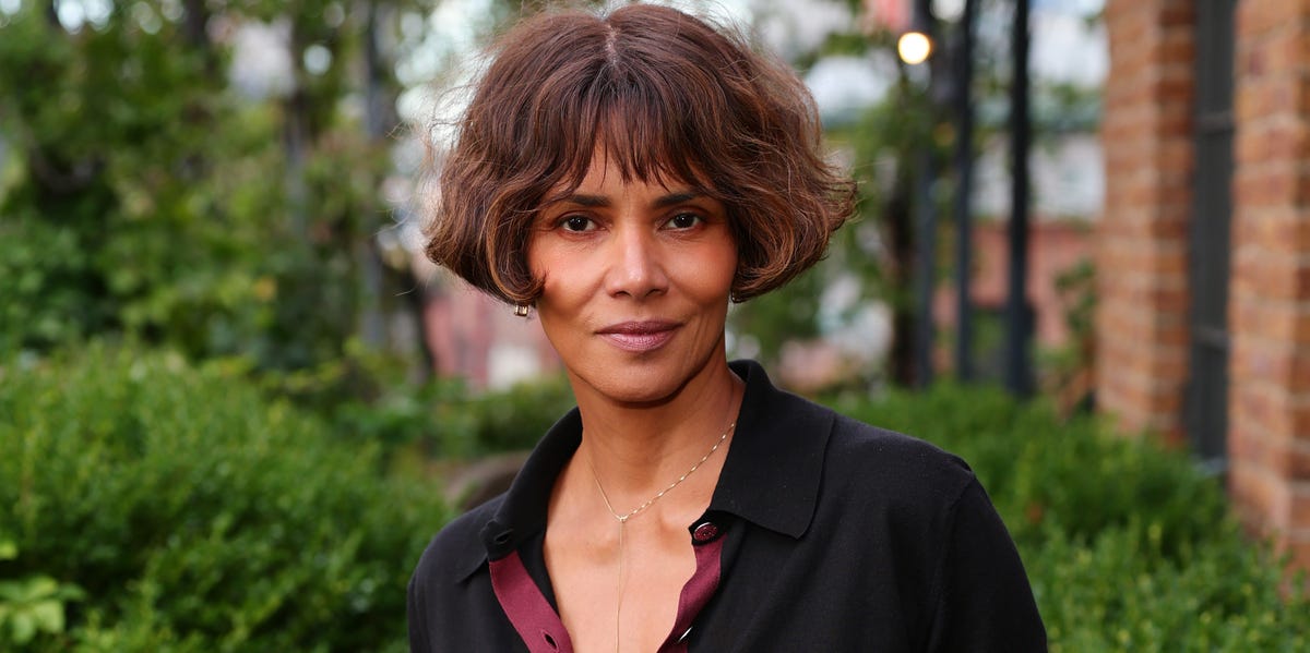 Halle Berry’s New “Curtain Crop” Haircut Is So Elegant for Women Over 50