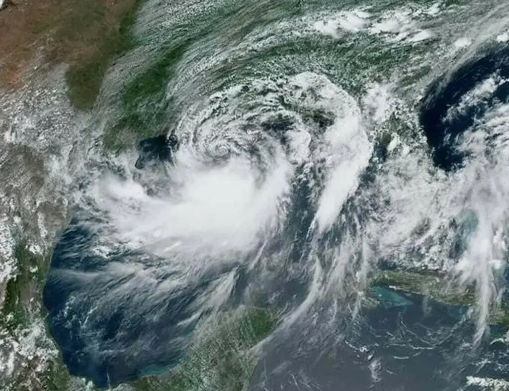 India to evacuate thousands as Cyclone Arnab nears eastern coast