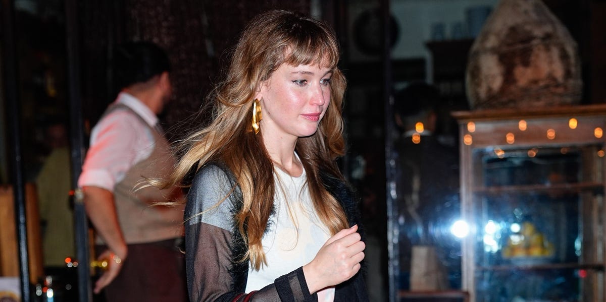 Jennifer Lawrence Mixes Fall Patterns With a Brown-and-Mustard Dries Van Noten Skirt and Leopard-Print Slides