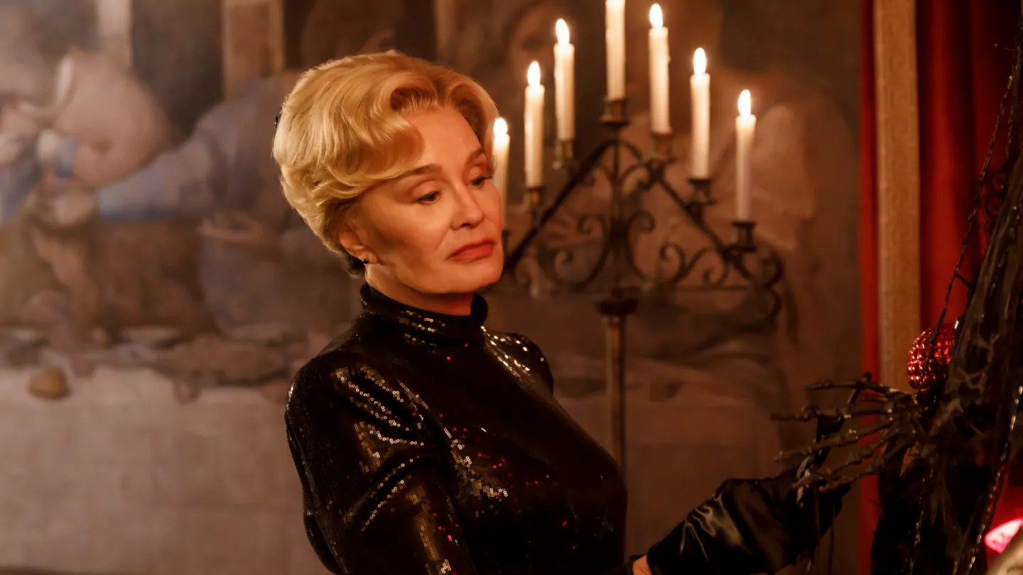 Jessica Lange Says FX Was ‘Too F—ing Cheap’ to Pay for Cars Home From ‘American Horror Story’ Set, So ‘We Had to Drive Ourselves’