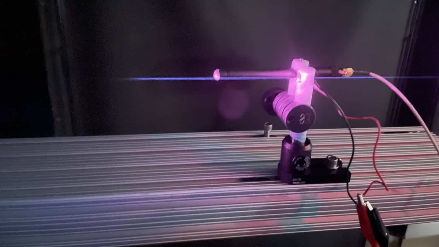 Lightsaber-like plasma antenna uses laser-ionized air to transmit radio waves