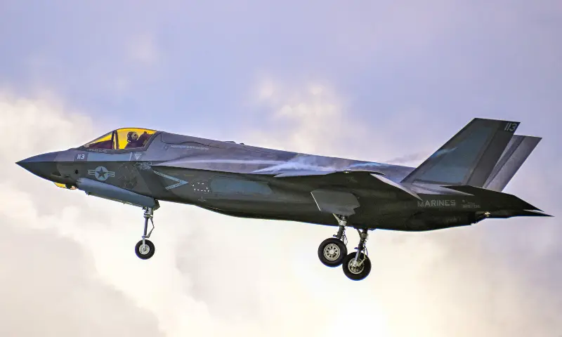 Lockheed, US Pentagon strike initial deal to produce 850 F-35 jets
