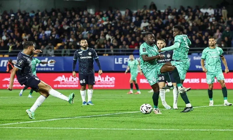 Marseille snap losing skid with win at Troyes