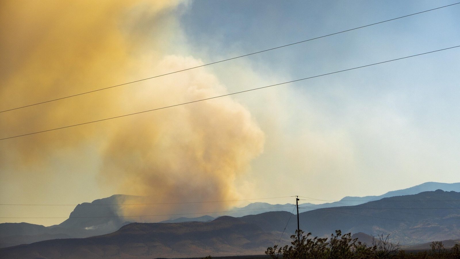 Measuring wildfire plumes to predict extreme fire behavior