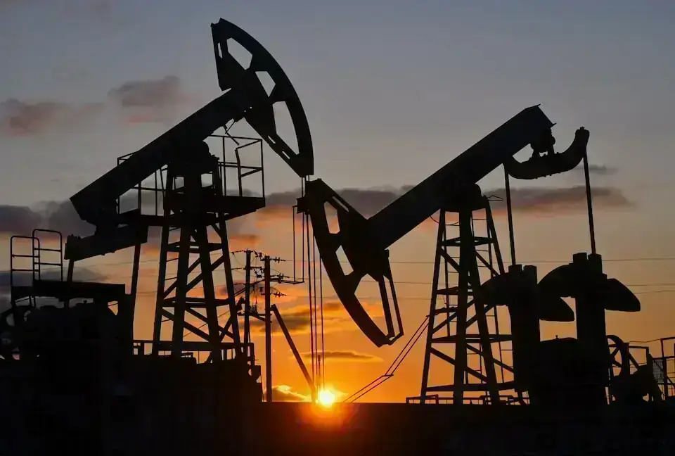 Oil slips on rise in Middle East crude exports and G7 stocks release