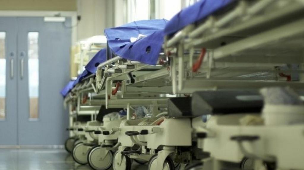 'Ominous signs' of winter pressures as NHS waiting list grows