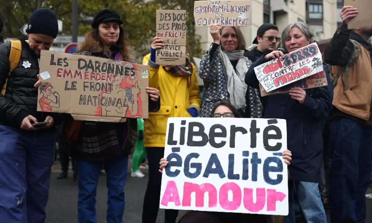 Police fire tear gas as new French demonstrations kick off