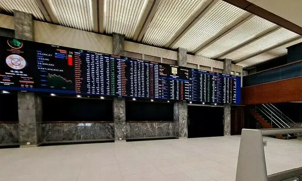 PSX: selling pressure at bourse, KSE-100 falls nearly 2,000 points amid political volatility