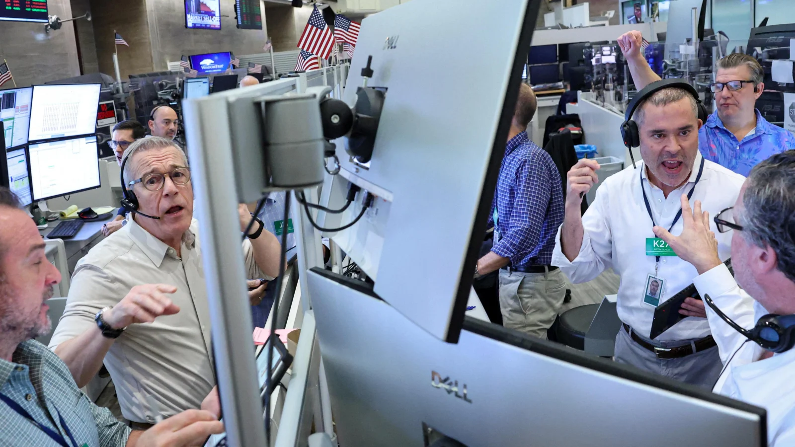 Tech sell-off drives US markets down by nearly $1tn after subpar earnings reports