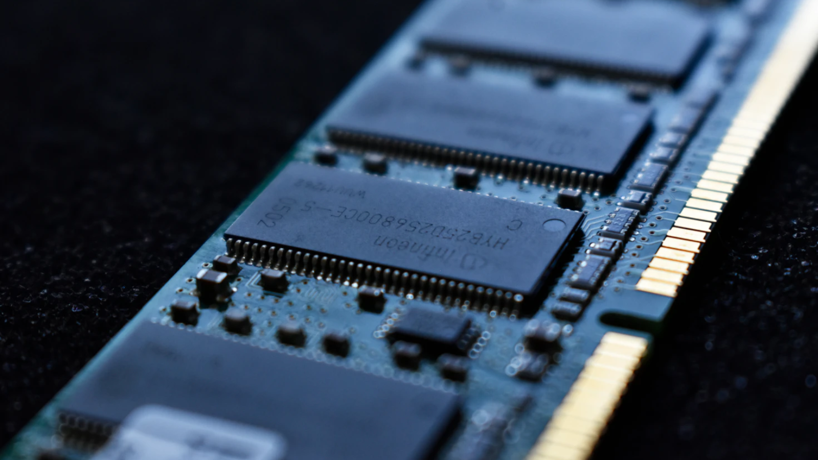 The RAMpocalypse has led global PC shipments to drop 20 percent in just 12 months