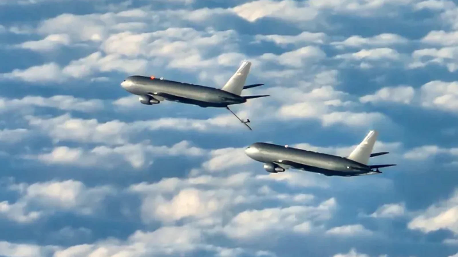 The US Air Force wants to use AI to help with its mid-air refuelling problems