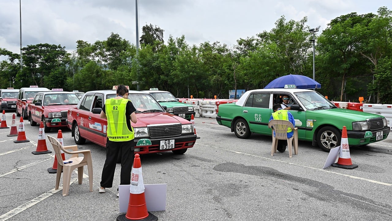 Travellers must use authorised buses, taxis at Huanggang Port, Hong Kong authorities say