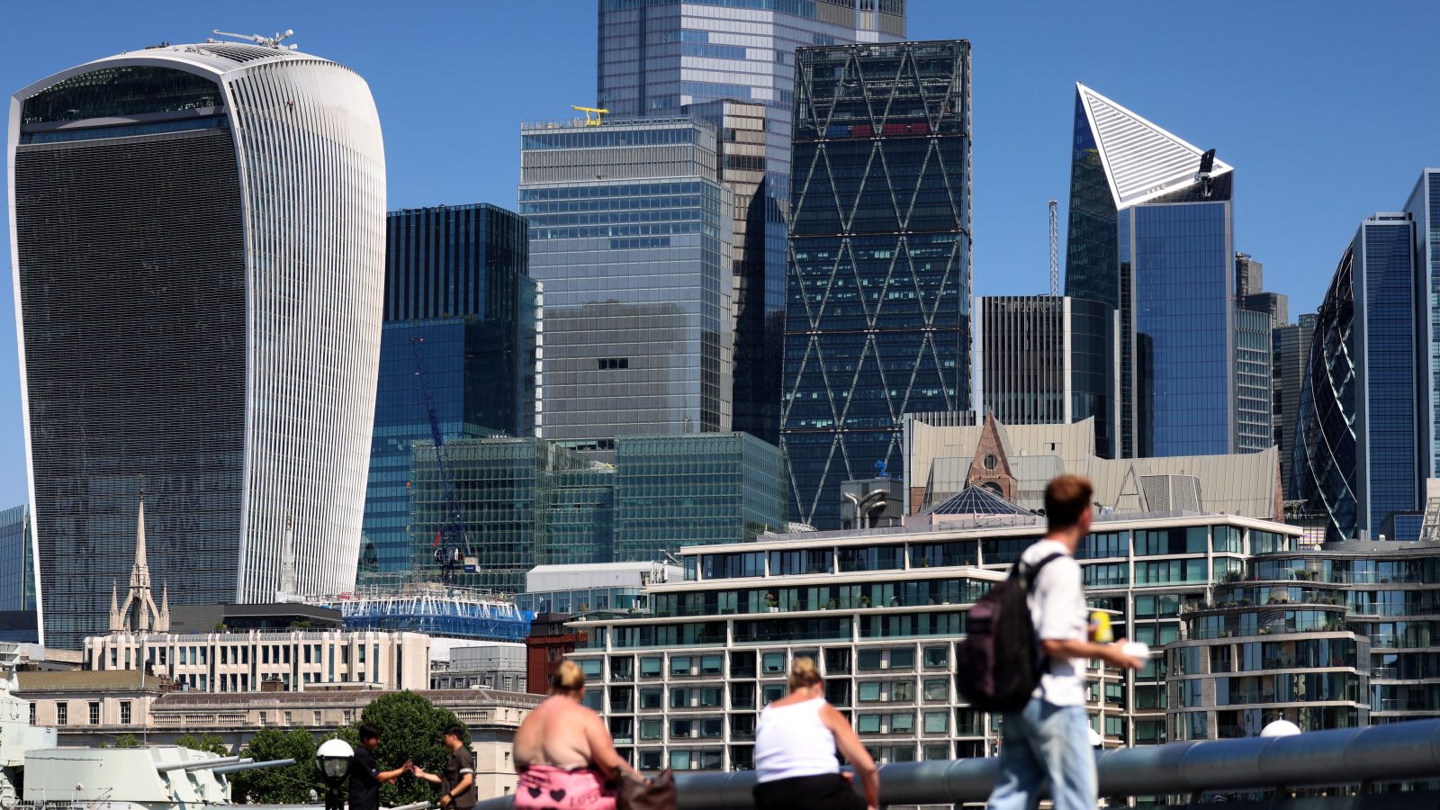 UK economy unexpectedly grows 0.1% in August despite fall in consumer spending