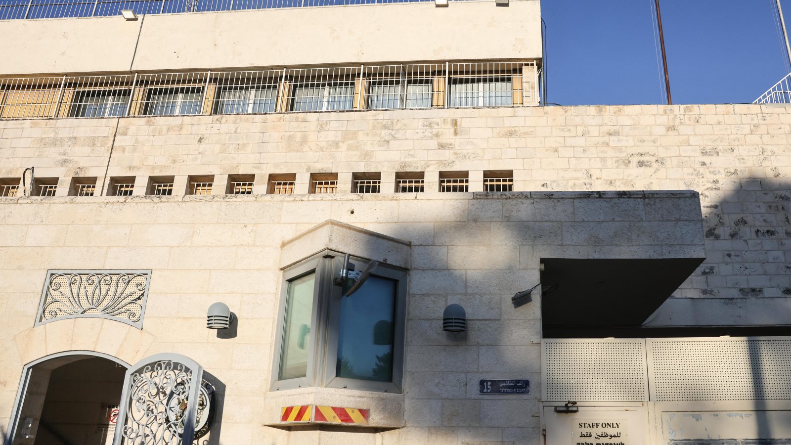 UK threatens to expel Israeli diplomats after closing of East Jerusalem consulate
