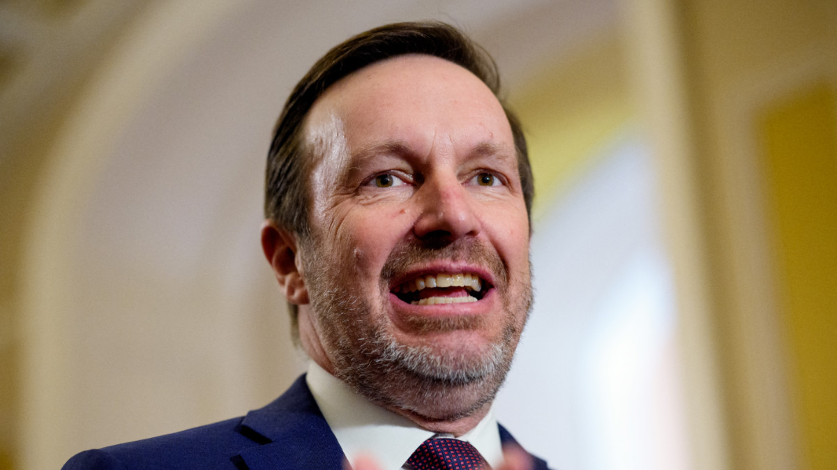 US senator says he was denied access to damaged military base in Qatar
